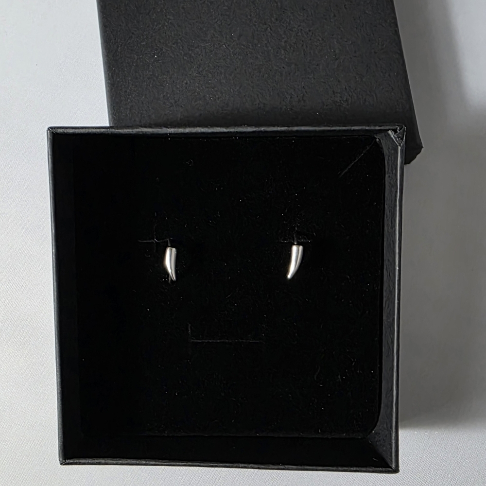 Silver Tone Vampire Fangs